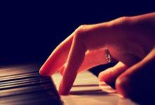 亚博体育官网：KD：你季后赛可不会这样有哨子！东契奇：这辈子没见过那么大空位！.